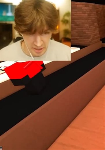 Flamingo S01:E18 - Roblox Chaos and Reaction: Pizza Place Admin Abuse and Beast Land!