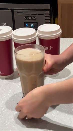 It’s my first time seeing Kawangka’s dine-in cup! They even give cookies!