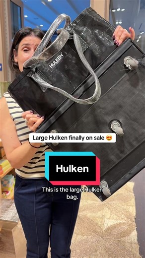 Literally the easiest thing to roll everything around and fold up so seamlessly! #hulken #hulkenbag #largehulken