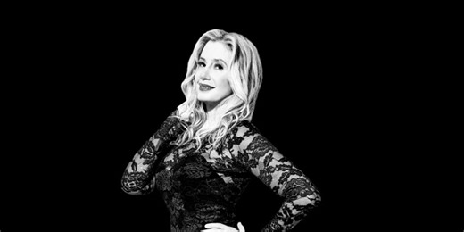 Watch: Mira Sorvino Talks Broadway Debut in Chicago as Roxie Hart