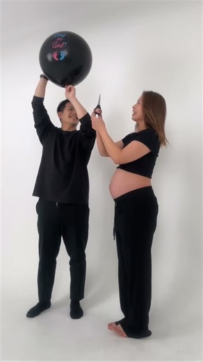 浅倉カンナ on Instagram: "Boy or Girl ⁇ 🩵👶🏻🩷"