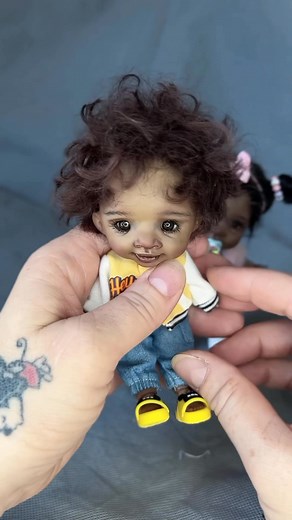 This little faces was sculpted by me — ✨I’m Alex Berg, and I create OOAK dolls completely from scratch — from clay to final gaze . My site alexbergdoll.com #alexbergdoll #dollfaceup #DollPainting #ooakdollartist #CustomDoll #PolymerClayDoll #HandmadeDoll #DollArt #OB11 #minidolls #ooakdoll #PolymerClay 💕💕💕💕 this is OOAK doll (one of the kind) Ob11”” dolls size 13 cm - 4,3”, Handmade sculpting head from clay, Wig from natural mohair, Handmade outfitWorldwide shipping.#ob11 #bjd #bjddoll #doll