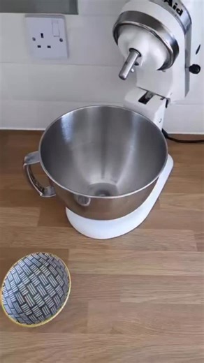 This year’s #edsbestnest Summer competition has once again been incredible, and I have loved spending these first two autumnal weeks of September enjoying all your photos from a summer of fun. This year our �overall winner is @hannahgracemakes with this wonderfully creative video (and lots of beautiful photos) of making meringue nests for Bert (in berry form!) to nestle into. After a long and tricky judging process I have also awarded a gold and two silver trophy winners across five categories: 