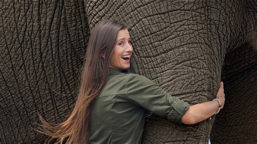 I hugged the world's biggest elephant