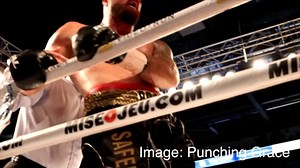 Revoyez l’impressionnant K.-O. de Simon Kean face à Adam Braidwood d'un autre angle! (crédit: punchinggrace.com) | TVA Sports