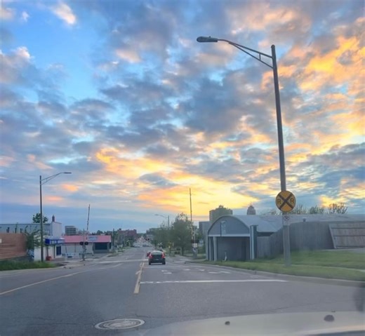 Two at gun point Stolen vehicle recovered by Lansing Police Department: This was the scene at Georgetown where are the silence of Sunday afternoon turn to people running from the cops. The rest of the story subscribers .. .. .. Scanner feed audio below. | Lansing's Most Wanted