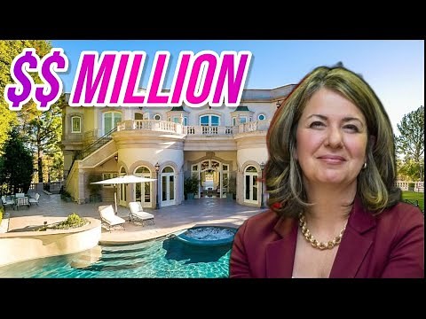 Danielle Smith’s Family Life, Luxury Lifestyle & Growing Net Worth 2025 ✨💎