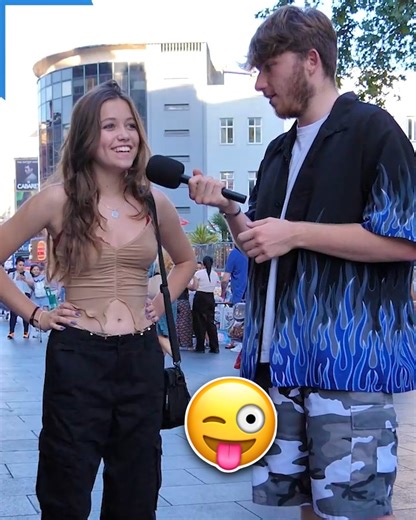 Reading Strangers Internet History! 📱🤣 | Who Cares?