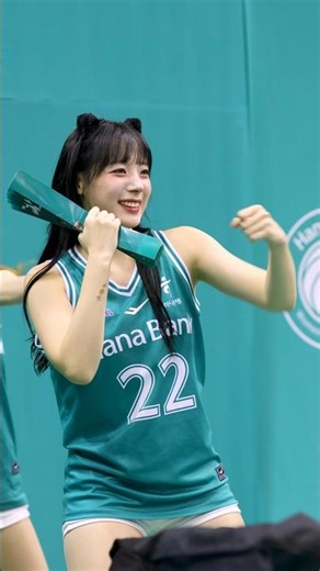 하지원 치어리더 고양이 머리띠하고 냥냥 펀치 응원 #하지원 #河智媛 #hajiwon #하지원치어리더 #하나은행 #치어리더 #cheerleader #직캠 #shorts