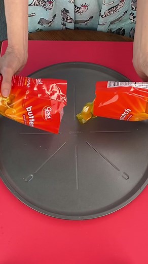 Best way to eat popcorn! 🍿#movienight #popcorn #butterscotch #mrgoodbar | Sara L