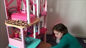 Spiders Attack & Bite Spatula Girl Victoria Goes Crazy Toy Freaks