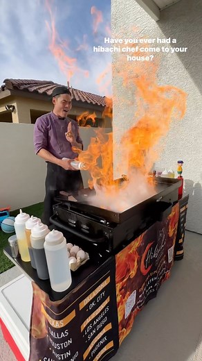 HIBACHI SAKI … all at home! @letshibachi is in 17 cities including NOW Las Vegas with a very reasonably priced menu, probably one of the easiest dinner parties, celebration, or even just a fun night at home with the family. Adults start at $60pp, kids $30pp. All your meals come with fried rice, fresh veggies, & side salad. They also bring lots of yummy saki! All you have to do is provide your tables dinner set up. *This was gifted, Thank you Adam and Lets Hibachi for I really fun dinner! I will 