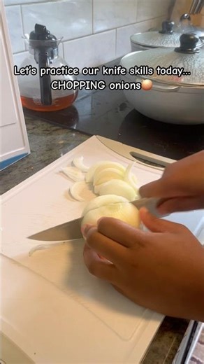 Day 10 of my 90-Day Cooking Challenge For Beginners👀 — Knife Skills Part 2: CHOPPING #learntocook