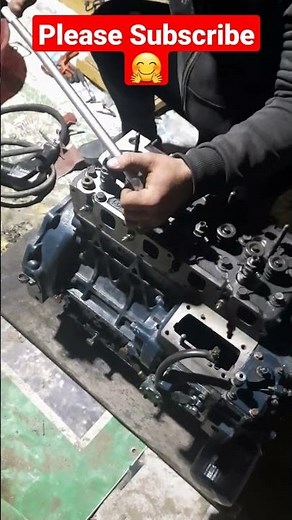 We installed the cylinder head on our Kubota V1902 engine
