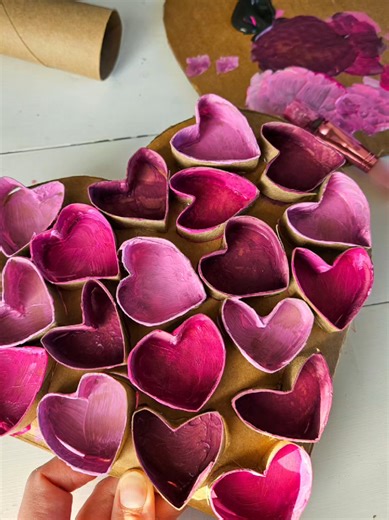 Little hands recycled hearts. Homemade Valentines 💕 >>> Just in time for Valentine’s Day tomorrow #HomemadeValentines #ValentinesCraftForKids #RecycledCrafts #KidsCraftIdeas #LearningThroughPlay