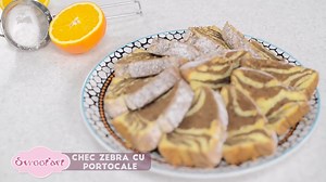 Ori de cate ori facem acest chec, dispare in cateva minute. Prea bun si prea aromat ca sa nu il faceti si voi. Ingrediente: 6 oua 250 ml suc proaspat de portocale 225 g zahar 100 ml ulei 300 g faina 1 lingurita praf de copt cu sofran 1 lingurita coaja rasa de portocala 3 linguri cacao 2 linguri apa fierbinte 1 lingurita extract de vanilie putina sare putin ulei si faina pentru tapetat tavile de chec zahar pudra pentru decor Mod de preparare: Pentru inceput, separa albusurile de galbenusuri si ba