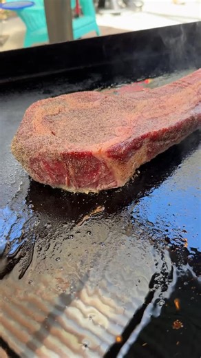 🔥🥩 14 DAY DRY AGED TOMAHAWK ON THE @pitbossgrills GRIDDLE🔥🤫 No talking. No music. Just the sounds of a perfect steak hitting the griddle 😮‍🔥🎧 Seasoned heavy 👊 Seared hot 🔥 Finished with butter 🧈 That sizzle says it all 🤯 Turn the sound ON 🔊 Sit back and enjoy 🔥 @dalstrong steak knives made easy work of cutting through this beast!💪 #pitbossnation #GriddleLife #TomahawkSteak #DryAgedBeef #SteakASMR FoodSounds BBQLife SteakLovers WALTWINS | WALTWINS