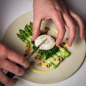 ✨ #nationalasparagusday ✨ I have a truly delicious recipe to celebrate the wonderful asparagus. Simple but full of flavour! 😍 Did you know that it takes approximately two to three years from seed to harvest asparagus? While it is slow to mature into a crop-producing vegetable, an asparagus plant can last roughly 20 years! 🤩 👇Recipe: www.raymondblanc.com/recipes/new-season-asparagus-soft-poached-egg-with-a-mustard-dressing/ 📸 Chris Terry / Photography | Raymond Blanc