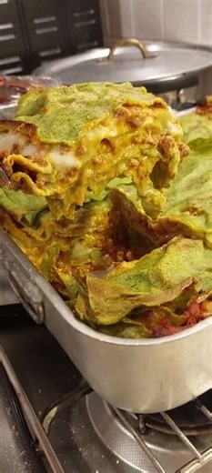 LASAGNE VERDI ALLA BOLOGNESE ricetta TRADIZIONALE bolognese https://blog.giallozafferano.it/simona68/lasagne-verdi-alla-bolognese/ | Una mamma in cucina