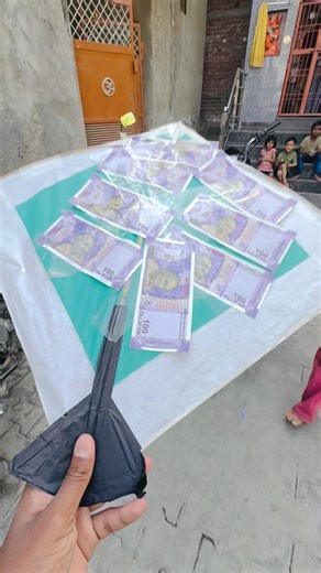 Oo bhai ye note wali patang 🪁 kha se aagyi#shorts#kites #patang #viral