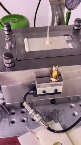 模内热切，模内切水口，一站式模内解决解决方案#模内热切#模内切#模内热切技术#注塑工艺#模具设计#注塑机#自动切浇口 #模具 #自动化 #注塑工艺