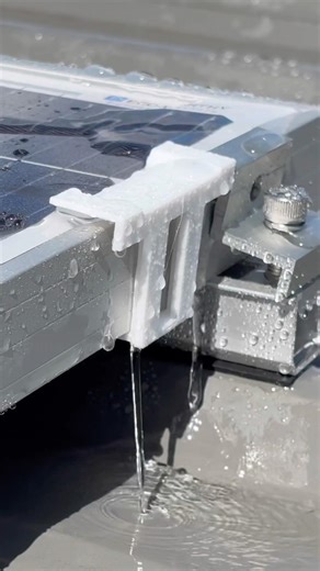 Solar panel water drainage clip