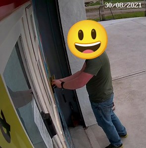 10M views · 6.7K reactions | That's what you call cutting it tight for dropping in by 7pm. Like a ninja! 亮亮 The shutter is on a timer and shuts at exactly 7pm each week night automatically keeping your devices nice and safe. ☺️❤️ Thank you to all who left devices in today during the bank holiday. I'll get them sorted and be in touch asap.  | Esky Repair | Facebook