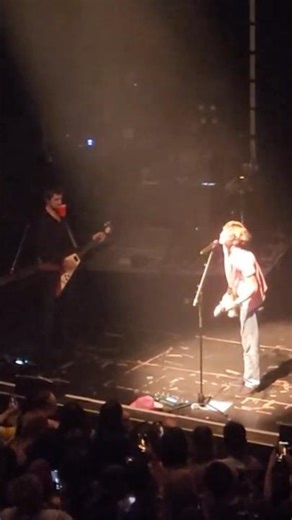 Pov when Ross Lynch says “ Do you guys like R5” ‪@TheDriverEra‬ ‪@OfficialR5‬
