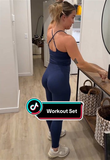 Stylish Two Piece Workout Set for Your Gym Routine