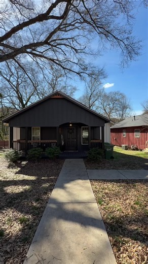Who prefers a bungalow over a new build? Super cozy and intimate with modern finishes🪵🍃 This is for you! Just minutes away from Midtown ATL this beauty is tucked away. 3 bedrooms 2 bathrooms $415K Listed By: Alison Crawford Destinee McCullum 💌destinee@amsprimerealty.com