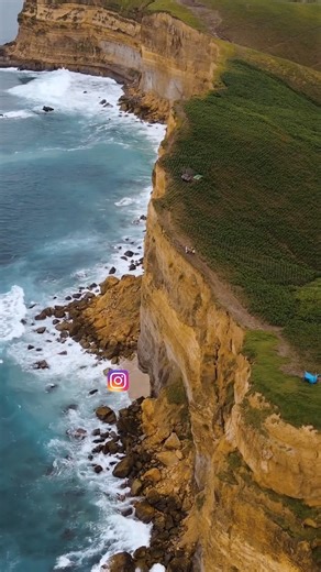 Holiday Resort Lombok on Instagram: "Tucked away on the southeastern coast of Lombok, Ekas Beach is a place where time slows down and nature takes the lead. Surrounded by rolling green hills and crystal-clear waters, this hidden bay is known for its peaceful atmosphere and world-class waves. Whether you come for surfing, swimming, or simply to enjoy the silence broken only by the sound of the ocean, Ekas Beach offers a rare glimpse of Lombok’s untouched beauty—authentic, calming, and truly unfor