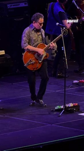 15K views · 86 reactions | Andrés Calamaro arrancó su show en el Movistar Arena con el verdadero temazo. ❤️‍ | Paparazzi | Facebook