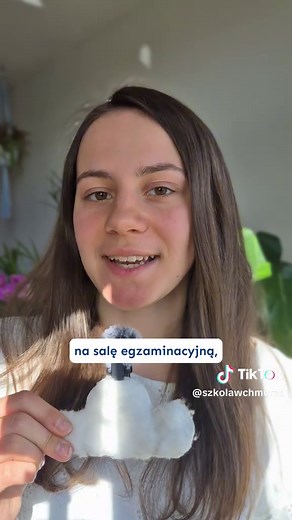 Matury w Szkole w Chmurze zbliżają się już wielkimi krokami ☁️ Dokładamy wszelkich starań, aby był to dla Was dobry czas. Chcemy, abyście czuli się zaopiekowani i spokojni. Dlatego zobaczcie, jak krok po kroku przebiegną Wasze egzaminy 👆🏻