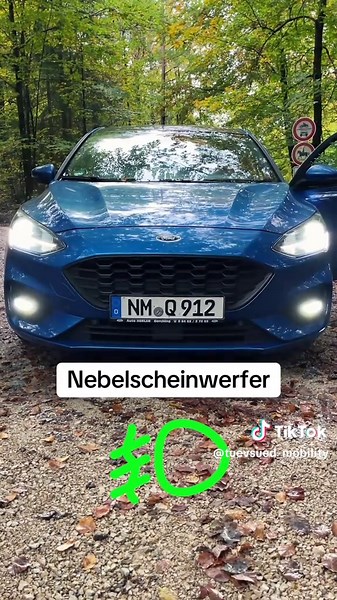 Hast du alle Symbole zuordnen können?💡 Zugegeben, bei all den verschiedenen Lichtern und dazugehörigen Symbolen sowie Kontrollleuchten kann man schon einmal den Überblick verlieren😑 Welche Leuchte welches Licht anzeigt, haben wir deshalb im Video für dich zusammengefasst!📲 #kontrollleuchte #licht #auto #fahrzeug #fahrschule #fahrerlaubnis #fahrschüler #aufklärung #tüvsüd