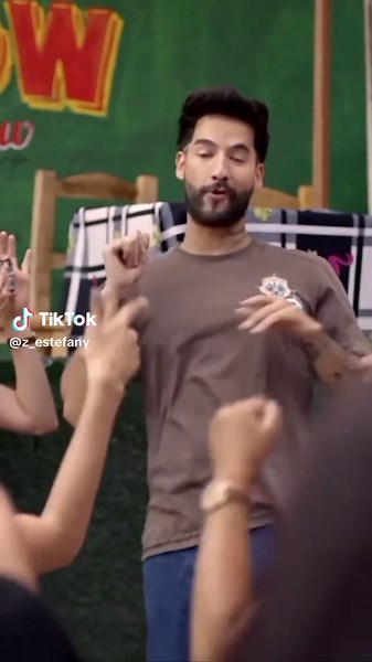 Reflejo de Charly Flow: La Reina del Flow