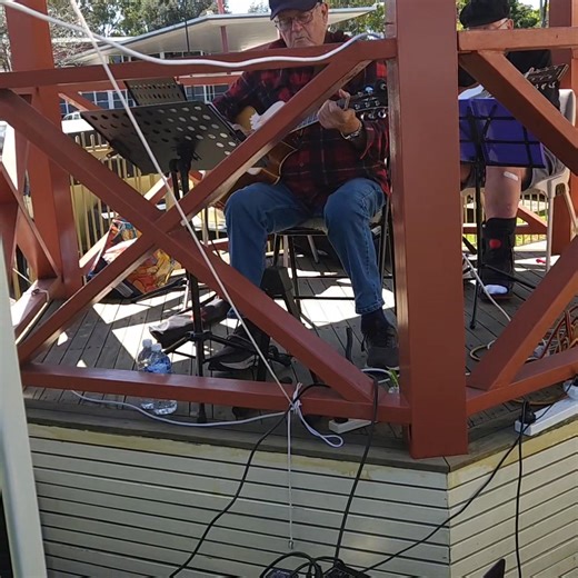 Our Train Wrecks and Sunset Station Singers went home via country Roads yesterday. What a fantastic performance from them all. #australianveteranshelpingveterans #australiandiggers #veteranssupportingveterans #thetrain #adfdads #stmarysdiggersclub #defencemumsandbubs #volunteers #helpingveteransandtheirfamilies #stmaryswellbeingprogram #stationmaster #helpingveteransveterans #thetrainwrecksband #havingsomefun #diggershelpingdiggers #wivesofveterans #sunsetstationsingers #stmarysoutpostopenday #v
