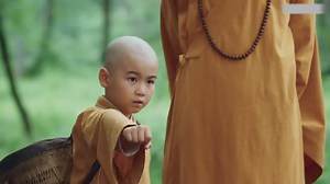 1.1M views · 44K reactions | 律‍♂️ Fools Rush In! Young Monk Challenges Master—Cling Tight to Mentor Next Second|律‍♂️初生牛犢不怕虎！小和尚挑戰高手，下一秒直接抱緊師父 #DashingYouth #少年白马醉春风 #侯明昊 #何与 #胡连馨 #夏之光 #姜贞羽 #优酷 #YOUKU #渣男 #cdrama #fyp #chinesedrama #中国电视剧 #反转 #出色中国电视剧 #古装 #功夫 #kungfu | 电影屋 | Facebook