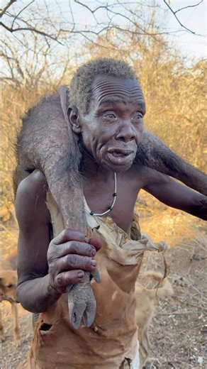 Hadzabe favorite food in their life 🌿😳‼️ #africa #villagelife #wildlife #animals #food #travel