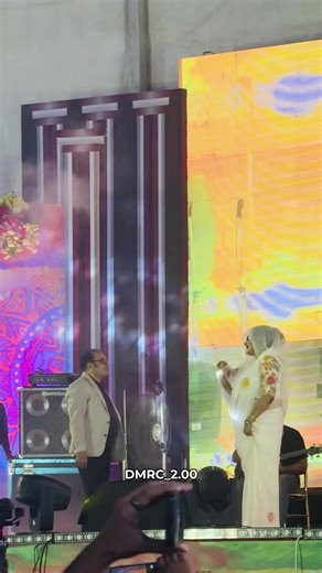 Couple Moments Captured on DMRC🚉