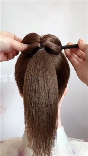 Ancient Chinese Fashion Revival: Hanfu & Modern Updos