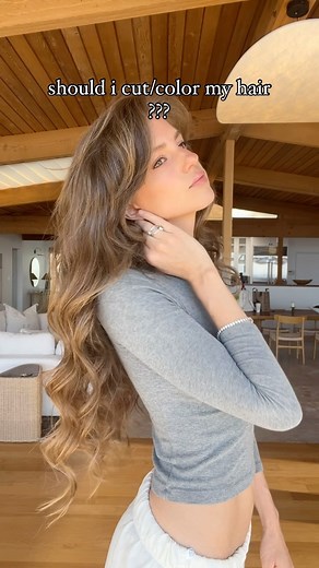 AnneMarie Morin on Instagram: "i’m officially back to my natural hair color after getting highlights since i was a teenager!!! i stopped getting highlights like 4 years ago and it has taken THIS long for them to fully grow out. my hair is probably the healthiest its ever been, however i’m getting hella bored n want to try something new! should i go back to blonde? try a darker brown? strawberry reddish blonde? also need to get some inches off…i’ve been into the lil bangs but am currently letting