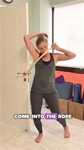 Spinal traction everyone can do at home to relieve back pain from sciatica and disc herniations