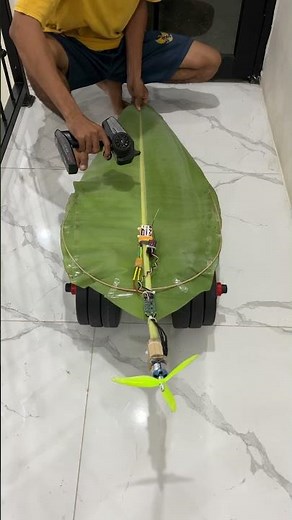 creative idea! make a remote control flying banana leaf kite #diy #rc #kite #ideas