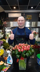 💖Guided by Chrysal’s research findings, Floraria Tadima keeps this Valentine’s Day creation fresh by conditioning his design with Chrysal Professional 3, then finishing with Chrysal Glory to maintain hydration, enhance colour intensity, and keep blooms fresh. 💧 🛍️ Chrysal Glory 🛍️ Chrysal Professional 3 #masterflorist #chrysal #chrysalflowerfood #Chrysalglory #ChrysalProfessional3 | Master Florist