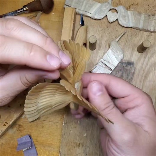 bending and interlocking #fyp #foryourpage #woodcarving #hummingbird #tonysfancarving
