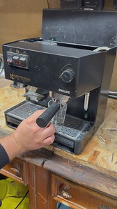 J'ai récupéré une machine à café au grain pour 5€ dans un vide grenier, qui ne fonctionne pas ! On essaie de la réparer pour lui donner une seconde vie ! #machine #café #reparation #secondevie | TFSM
