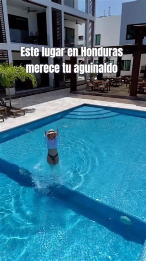 Ana Suazo on Instagram: "Convertí tu aguinaldo en una escapada inolvidable en Acqua di Mare Resort, West Bay. Aprovechá la promo: pagás 2 noches y la 3.ª es GRATIS. Tarifas desde $248 por persona, con desayuno incluido. Reservaciones válidas del 10 al 31 de diciembre 2025 y viajes durante 2025 y 2026 (aplican blackout dates). 📍 West Bay, Roatán 📞 +504 2408-1160 / 66 | +504 9456-8231 | +504 9459-8819 🌐 acquadimaresort.com #honduras #roatan #aguinaldo"