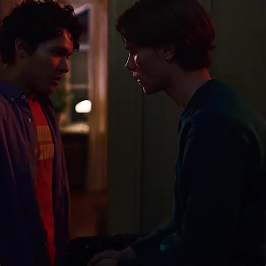 Wilhelm and Simon Kiss Gif - Young Royals