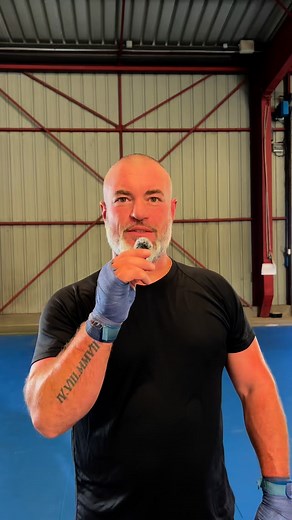 Séance du jour : BOXE 🥊 Voici un type de séance de sport à l’armée. Ici la forme physique est un enjeu important pour assurer les missions quelle qu’elles soient (OPEX, sentinelles, missions). Et toi es tu prêt à allier sport et combat? Rejoins nous! #armeedeterre #combat #sport #boxe | 4e régiment du Matériel