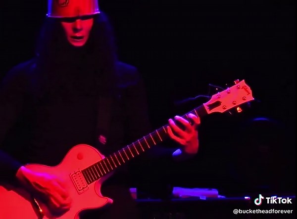 BucketheadForever (@bucketheadforever) - Buckethead Live Performance of 'Night of the Slunk'